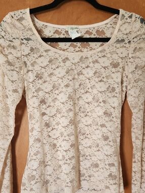 Lily White Sheer Floral Lace Long Sleeve Top in Cream Size Medium